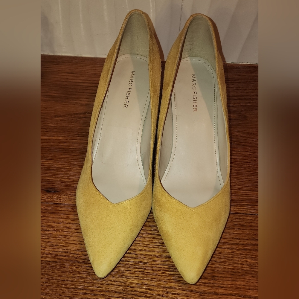 Marc Fisher Caitlin Suede Pump Pointed Block Heel Yellow Size 9.5